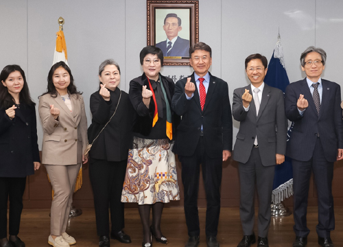 Mongolian Ambassador to Korea met with YU President for a discussion on cultivation of talents